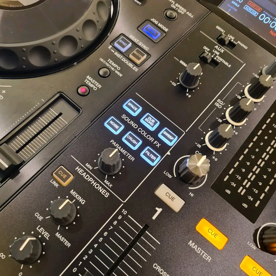 DJ gallery image